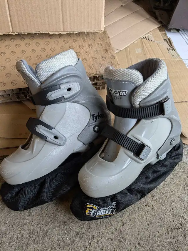 Child Skates Adjustable Size 12 to 1. in Skates & Blades in City of Toronto - Image 2