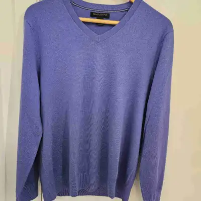 Banana Republic Men's pullover sweater in size Medium , View more