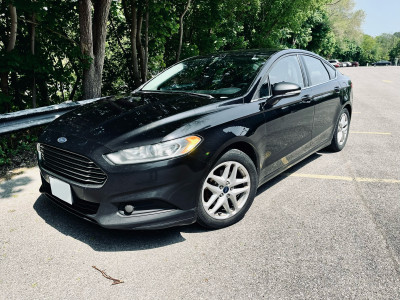 2015 Ford Fusion SE FWD / Great Commuter Vehicle / Back- Up Cam!