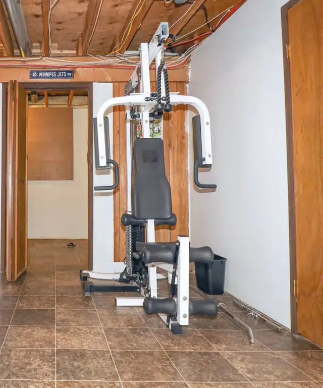 Weight Machine  in Exercise Equipment in Winnipeg - Image 2