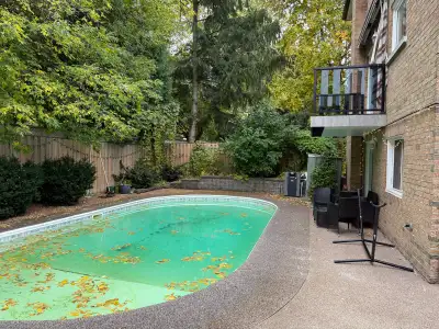 one bedroom foe a lady, View more