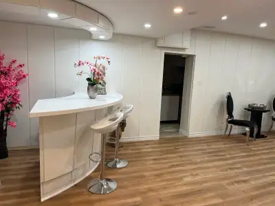 AVAILABLE JUNE 1 TEXT AT 416-877-1609 MONTH TO MONTH NO LEASE AGREEMENT PRICE POSTED IS FOR 1 PERSON...