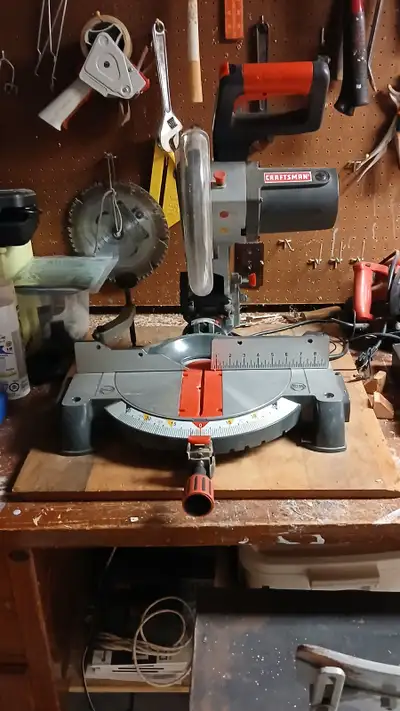 Craftman miter saw / Universal motor / 120V 60 Hz 15AMPS 3 HP ( max developed ) 4,800RPM Double insu...
