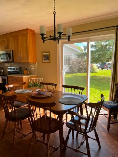 Vilas rock maple dining table and six chairs. Chairs and table are stable and in very good to excell...