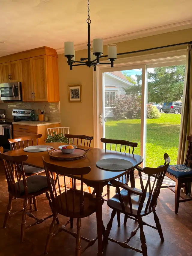 Vilas rock maple dining table and six chairs in Dining Tables & Sets in Moncton - Image 2