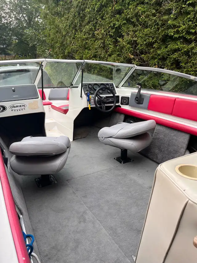 1990 Fourwinns 170 in Powerboats & Motorboats in Guelph - Image 4