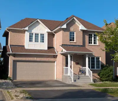 - Great opportunity for professionals, working couples and small families - Major Intersection: Derr...