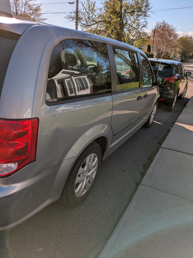 Grand Dodge Caravan a vendre dans Autos et camions  à Ville de Québec - Image 3
