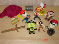 14 Figurines de : Pirates des Caraibles.