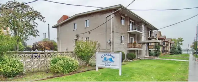 Spacious 3-bedrooms apartment with balcony for rent