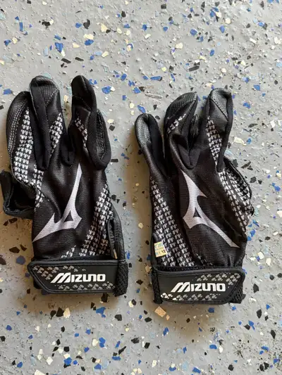 Men’s Mizuno Batting Gloves Brand New