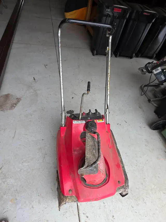 Honda HS35 Snow Blower AS IS in Snowblowers in Windsor Region - Image 9