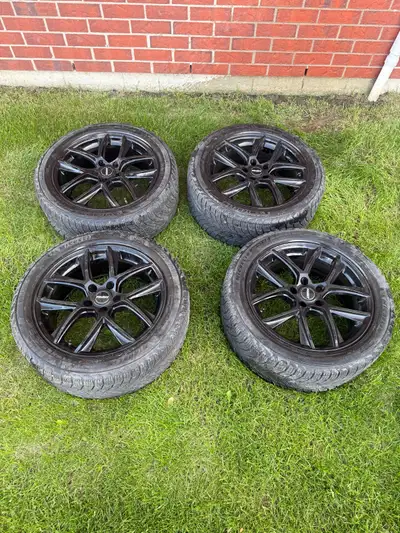 Ensemble de 4 pneus d’hiver Michelin X-Ice Snow montés sur des mags FAST 18 pouces. ✅ Dimension : 24...