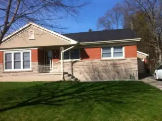 One bedroom available in the basement starting on May 1, 2026. The house is a student house! walking...