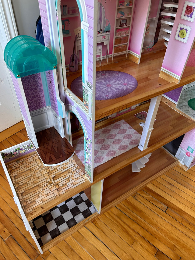 Giant doll house  in Toys & Games in Peterborough - Image 4
