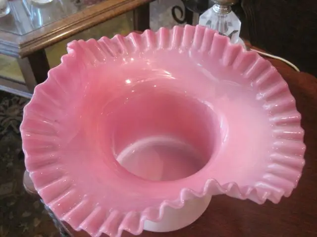 Fenton Peach Crest Glass in Arts & Collectibles in Fredericton - Image 2