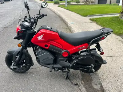 Mini moto Honda , viens avec pare-brise d’origine Honda et extension de support arrière , avec seule...