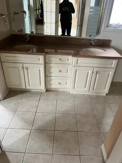 In excellent shape Hardware (taps) included You remove and haul away. Otherwise removal and delivery...