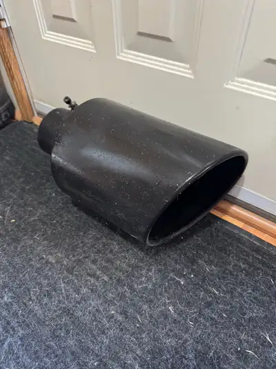 No dents or bends. 4” inlet 8” outlet. Powder coated black