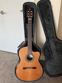 Alvarez Classical Guitar model AC65HCE (with hardshell case)