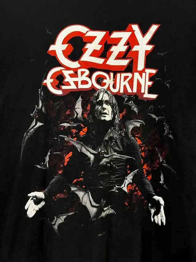 Ozzy Osbourne Bats T Shirt Size Large in Other in Gatineau - Image 3