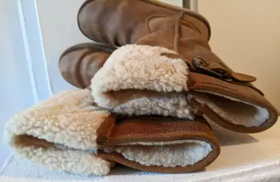 Bottes hautes UGG en cuir pour femme, View more