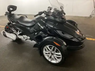 Spider en TRÈS bonne condition - Transmission semi-automatique - 5 vitesses 900 cc - Mise au point j...