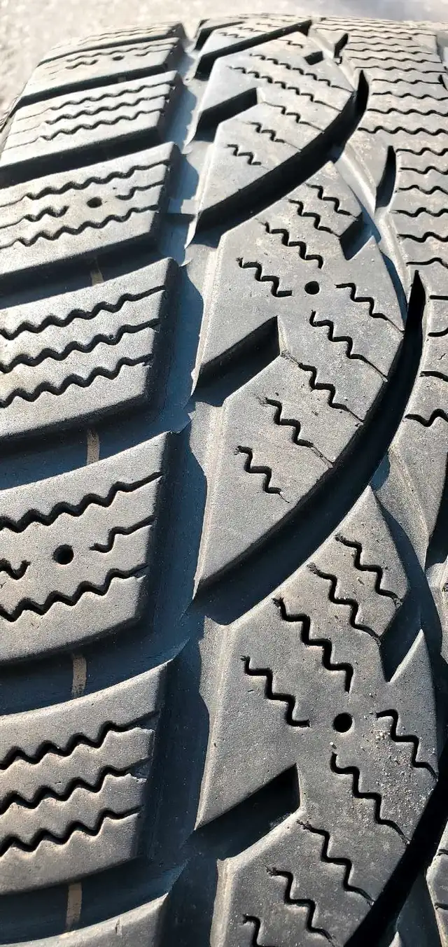 4 winter tire like a new 225 55 r17 in Tires & Rims in Markham / York Region - Image 3