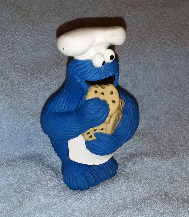 Vintage Muppets Cookie Monster Baby Squeaky Toy Playskool/Disney in Arts & Collectibles in Truro - Image 4
