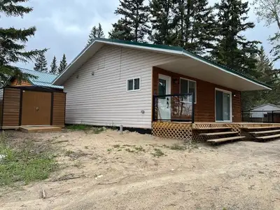 Fully furnished upgraded winterized cabin in Waskateena Beach area. Stove, fridge, dishwasher, 2 bed...