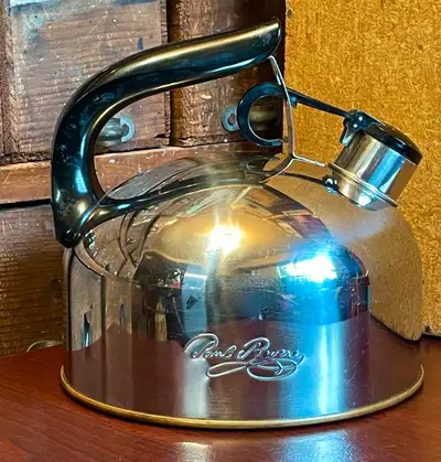E 93-C Vintage Revere Ware 2 Quart Whistling Tea Kettle Copper Bottom There are small paint flecks o...