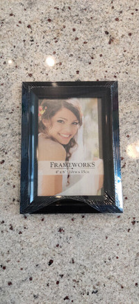 New in packaging picture frame