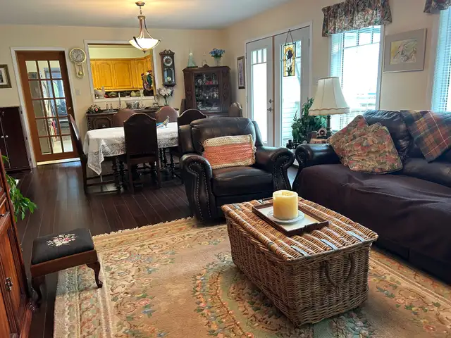  3 Bed, 2 Bath Lakefront Home on 5 Acres in Houses for Sale in Winnipeg - Image 9