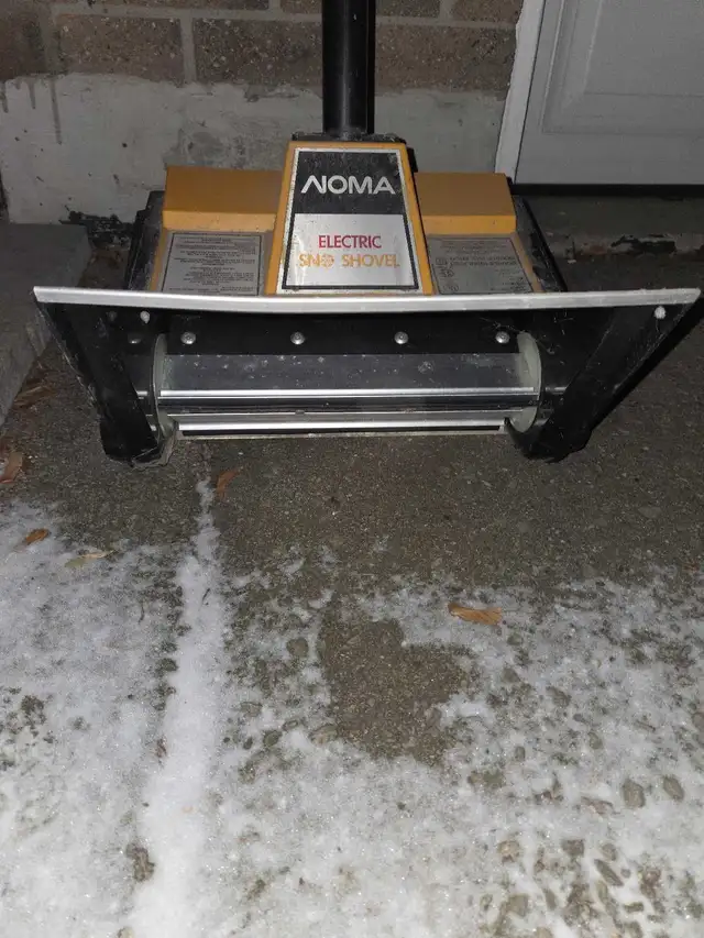 Noma Electric Snow Shovel in Snowblowers in City of Toronto - Image 3
