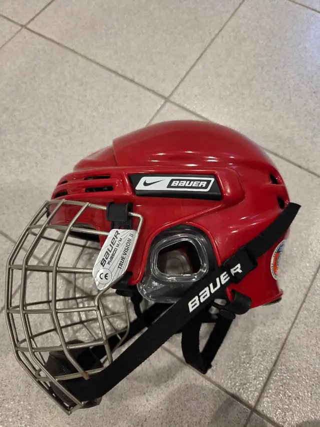 SENIOR HOCKEY EQUIPMENT  in Hockey in Markham / York Region - Image 7