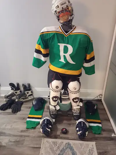 Ice Hockey equipment L - skates 8.5 US, View more