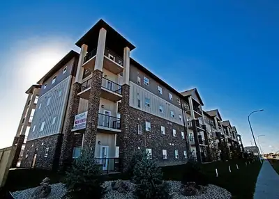 ✨ Spacious 2 br, 1 bath suite available for immediate sublease, pending application approval. Rent:...