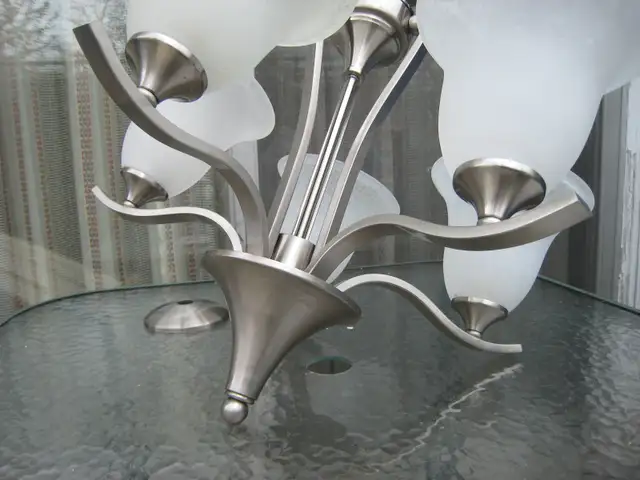 5-light chandelier in Indoor Lighting & Fans in City of Toronto - Image 4