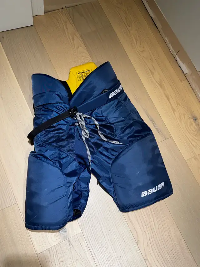 Bauer Hockey Pants  in Hockey in Mississauga / Peel Region - Image 2