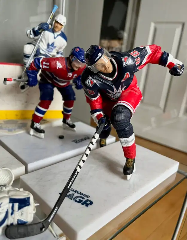 Figurines Mcfarlane NHL / Lot of different Mcfarlane series in Arts & Collectibles in Gatineau - Image 4