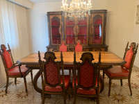 8 piece like new dining table, chairs, hutch antique set