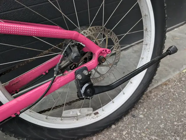 Trek Roscoe 24" Kids Youth Mountain Bike Disc Brakes Girls in Mountain in City of Toronto - Image 4