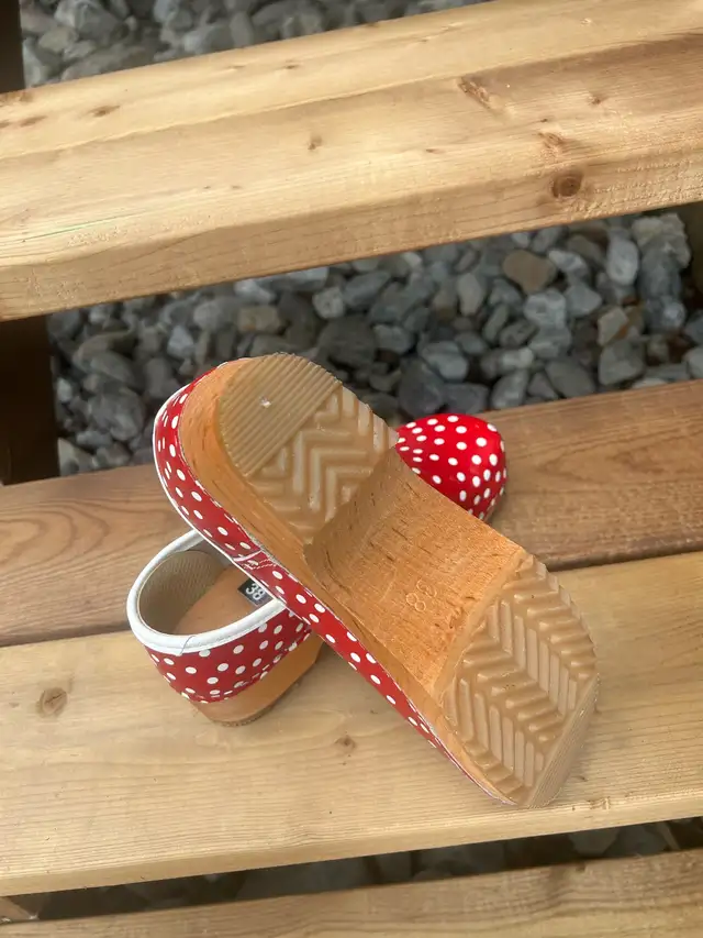 Italian Clogs in Women's - Shoes in Banff / Canmore - Image 4