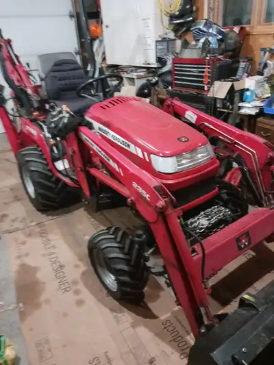 2006 tracteur massey fergusson hydrostatique GC2310 375HRES 23HP 4X4 en très bonne condition avec ba...