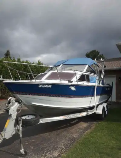 Description 4.3 V6 OMC Cobra outdrive Rod holders and downrigger base included Newer Tires Lowrance...