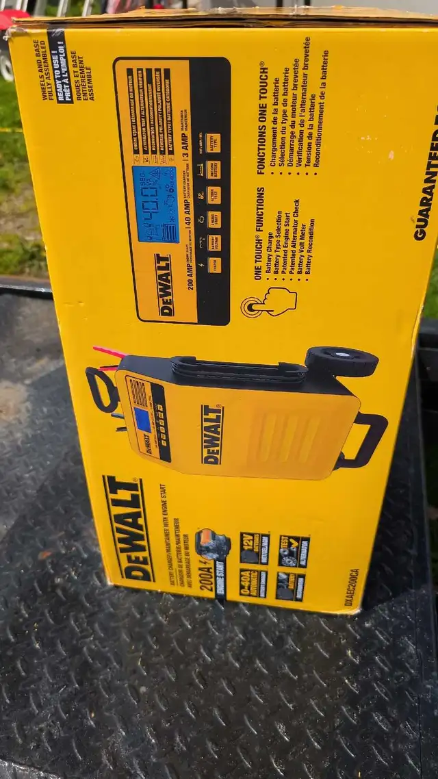 DeWalt battery charger/maintainer with engine start 200A in Power Tools in Oshawa / Durham Region - Image 5
