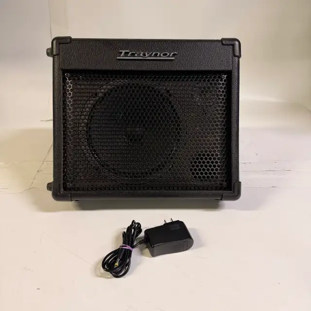 Traynor TVM15 Portable Rechargeable PA Speaker Amplifier in Amps & Pedals in City of Toronto - Image 2