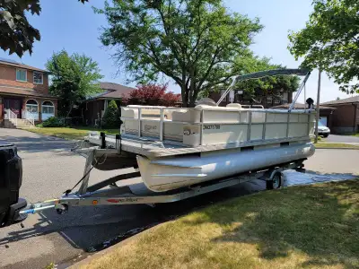 22 ft crest luxury sport with a 4 stroke mercury big foot quiet amazing on gas seats 13 people mazin...