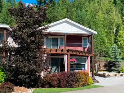 Resort Home on Mara Lake BC, View more