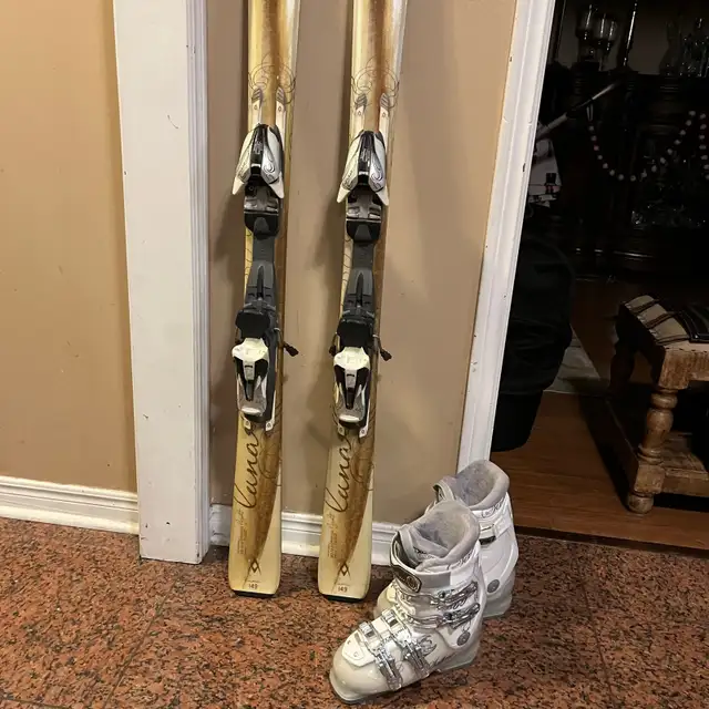 159 Volki  ski with boots boots .  in Ski in Markham / York Region - Image 3